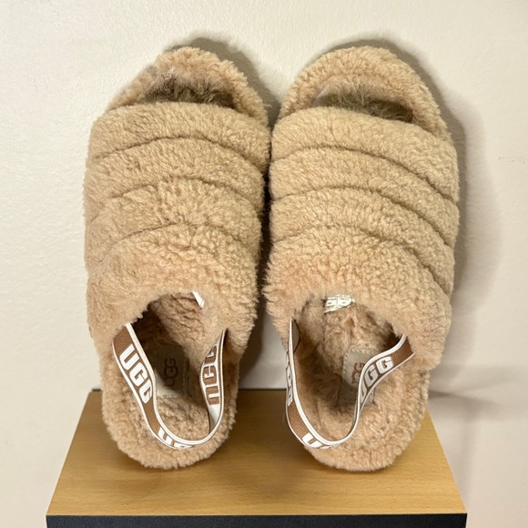 UGG Shoes - 4/$20🏝️ UGG Tan Fluffy Slippers Size 7